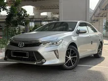 2017 Toyota Camry 2.5 Hybrid Luxury Sedan -ORILOWMILEAGE/FULLSERVICETOYOTA