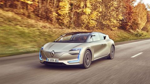 Renault SYMBIOZ Demo Car – Driving Your Family From Home To Holiday With Autonomous Technology