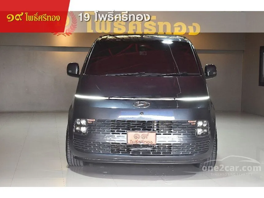 2023 Hyundai Staria SEL Van