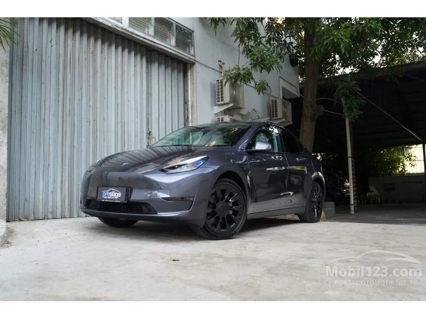 Jual Mobil Tesla Model Y 2023 Long Range di DKI Jakarta Automatic Wagon Silver Rp 2.117.000.000