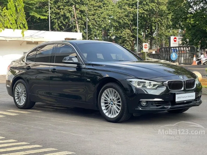 Jual Mobil BMW 320i 2018 Luxury 2.0 di DKI Jakarta Automatic Sedan ...