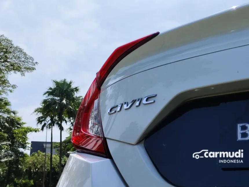 2018 Honda Civic ES Sedan