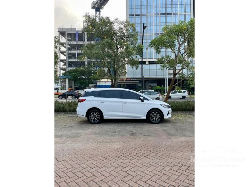 2025 BYD M6 Standard 7 Seater MPV