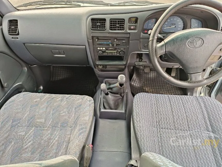 2004 Toyota Hilux Dual Cab Pickup Truck