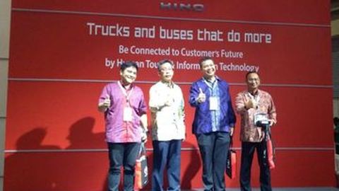 42 Bus Hino Tempuh 1 Juta Km Tanpa Turun Mesin