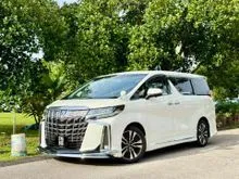 ON THE ROAD 2015 Toyota Alphard 2.5 MPV
