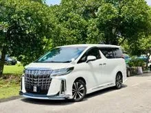 ON THE ROAD 2015 Toyota Alphard 2.5 MPV