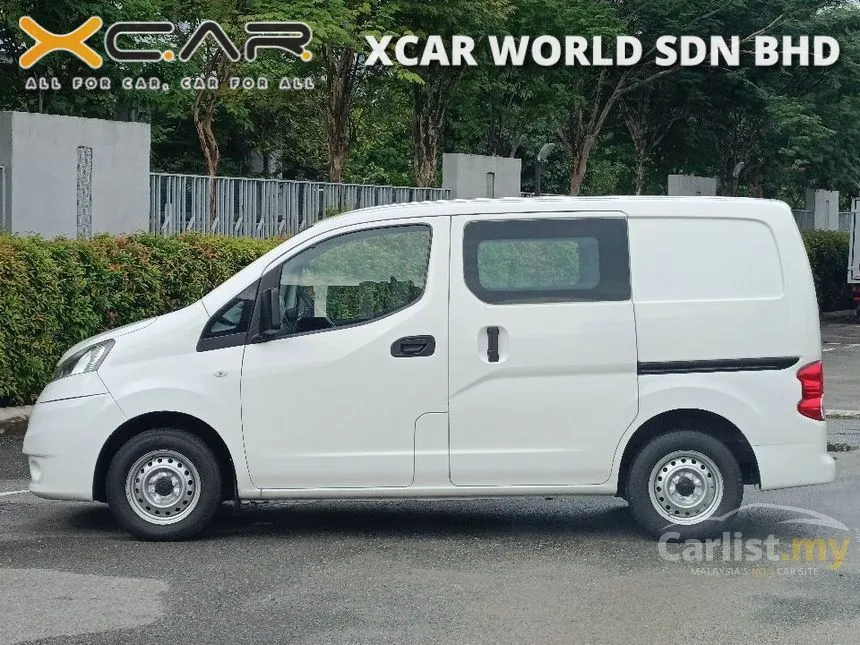 2022 Nissan NV200 Semi Panel Van