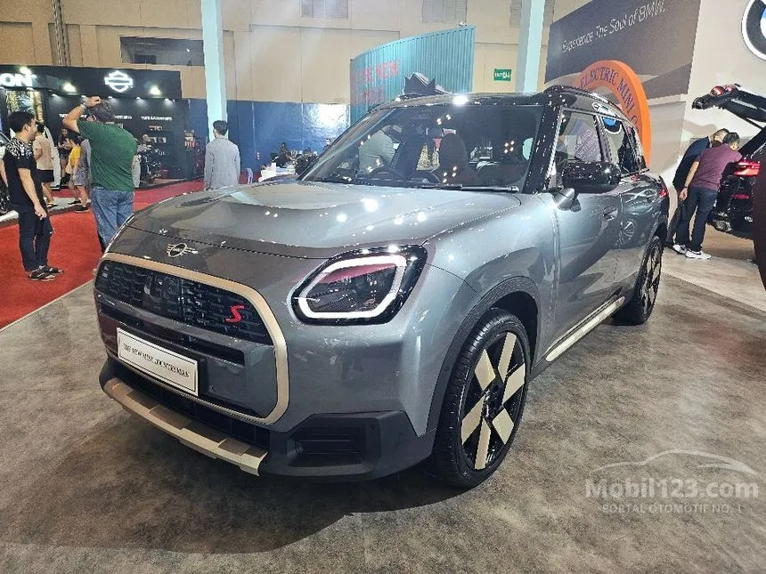 Jual Mobil MINI Countryman 2024 S ALL4 Favoured Trim 2.0 di DKI Jakarta Automatic SUV Abu