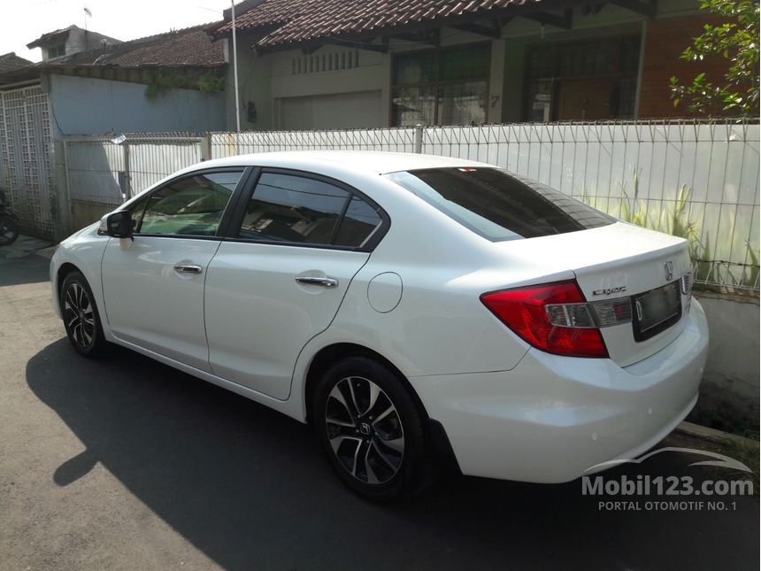 gallery_used car mobil123 honda civic fb sedan indonesia_0926994_ATRDztYqAinVWpMU2zB336
