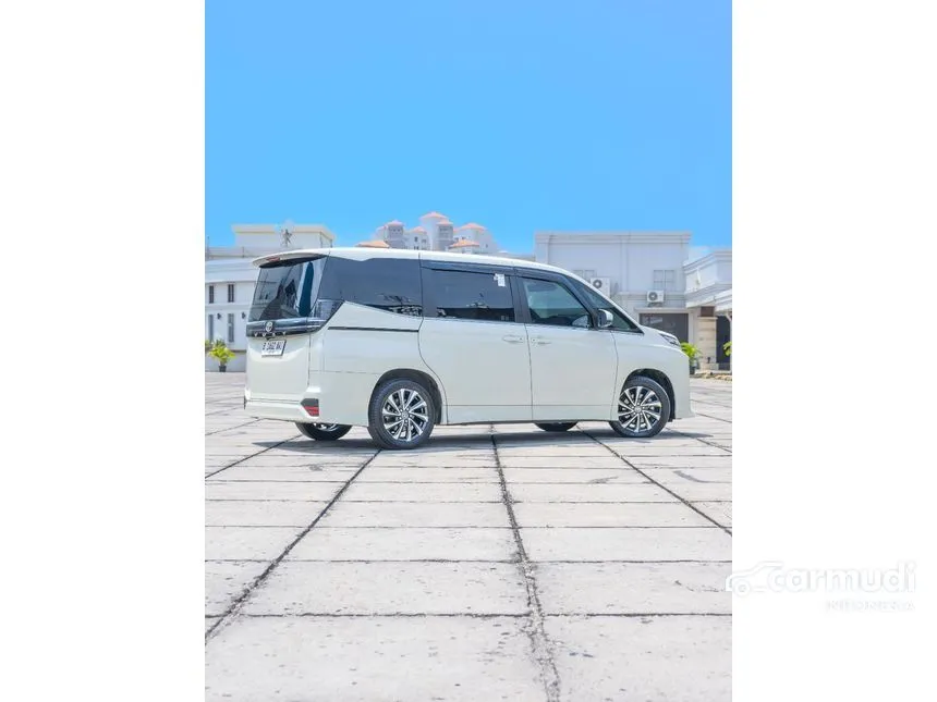 2022 Toyota Voxy (Premium Color) MPV