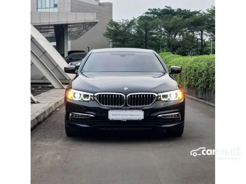 2018 BMW 530i Luxury Sedan