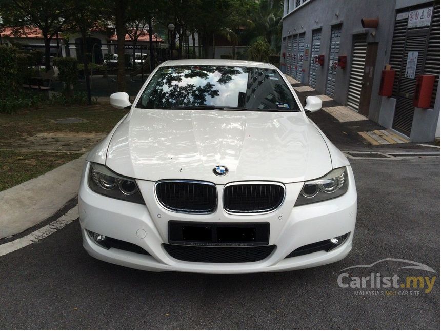 2010 BMW 320i Lifestyle Sedan