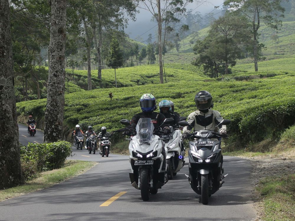 Persiapan Berlibur ke Pegunungan, Begini Cara Mengerem Motor Matic di Jalan Menurun dengan Aman