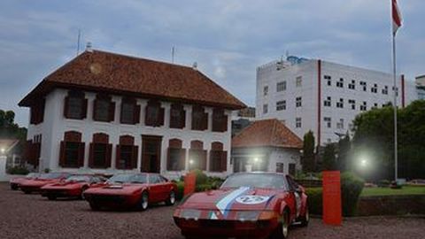 Ferrari ‘Merahkan’ Gedung Arsip Nasional
