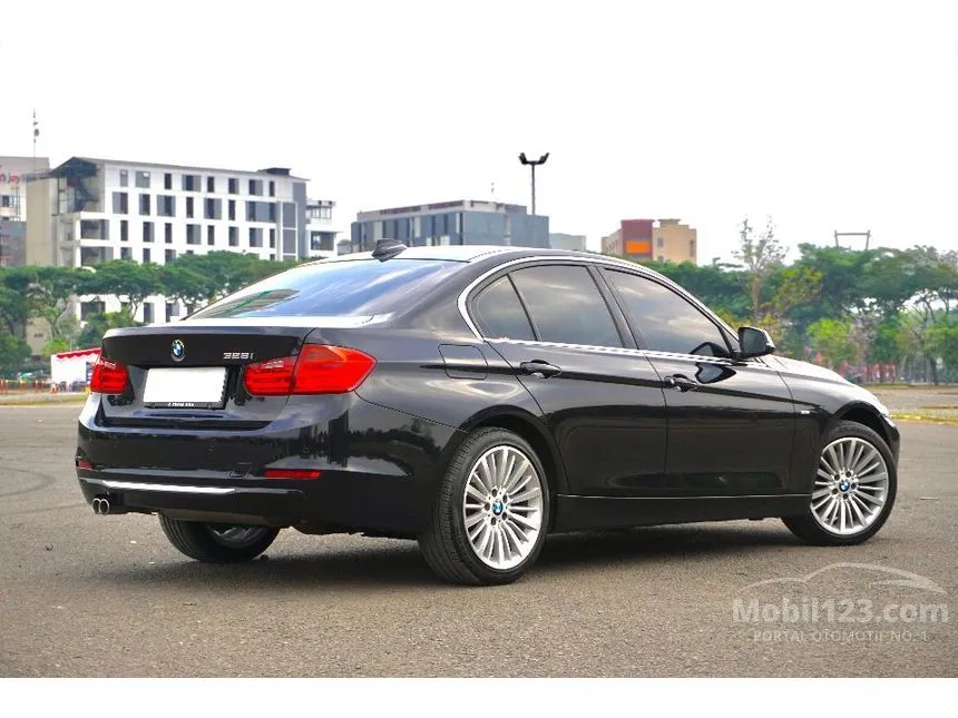 2014 BMW 328i Luxury Sedan