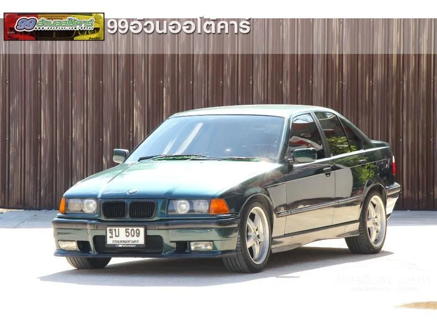 1999 BMW 318i Sedan