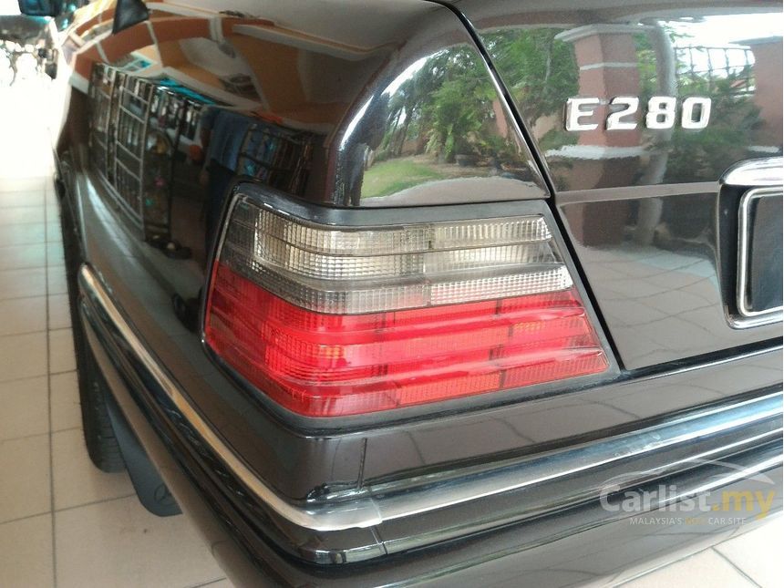 1989 Mercedes-Benz 300E Sedan