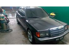 1990 Mercedes-Benz 190E 2.0 Sedan