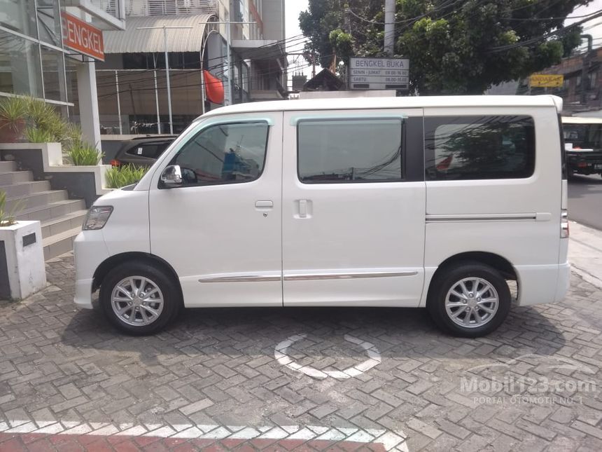 Jual Mobil  Daihatsu Luxio  2019 X 1 5 di Banten Manual MPV 