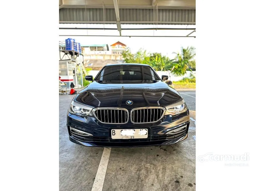 2018 BMW 530i Luxury Sedan