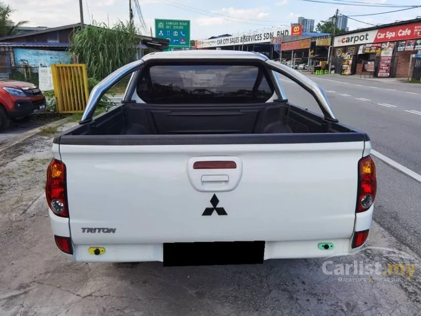2011 Mitsubishi Triton Pickup Truck