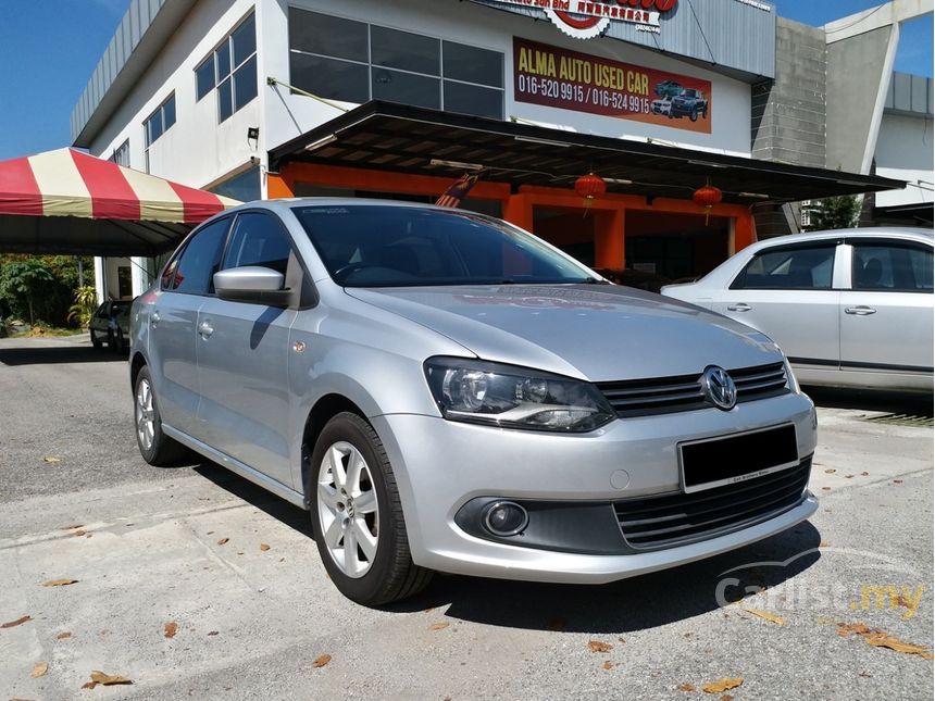 volkswagen polo sedan 2012