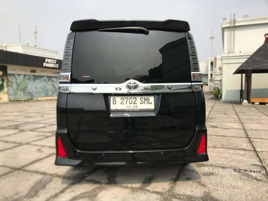 2018 Toyota Voxy MPV