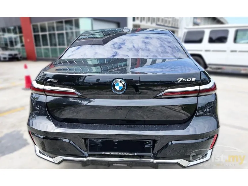 2025 BMW 750e xDrive M Sport Pure Excellence Sedan
