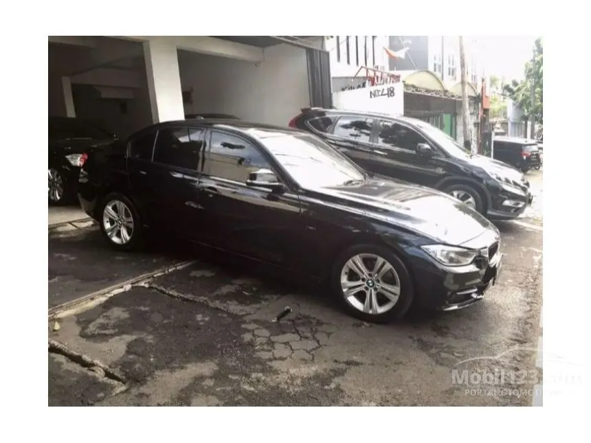 2014 BMW 320i Luxury Hatchback