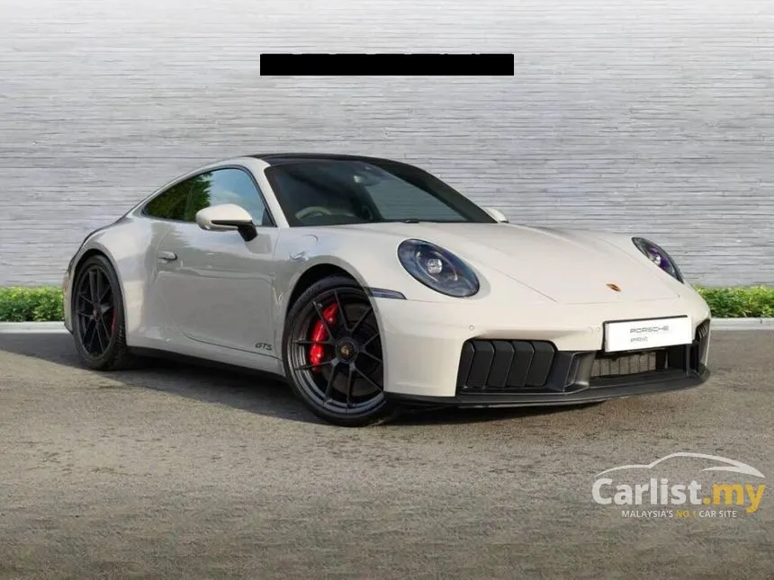 2025 Porsche 911 Carrera 4 GTS Coupe