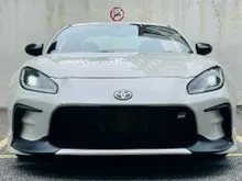 NEW STOCK, TOYOTA GR86 2.4 RZ , ORI TRD BODYKIT , F.SERVICE 16k KM , ACCIDENT FREE , SPORT EXHAUST SYSTEM , ORI PEARL WHITE COLOUR , GR CARPET , RZ