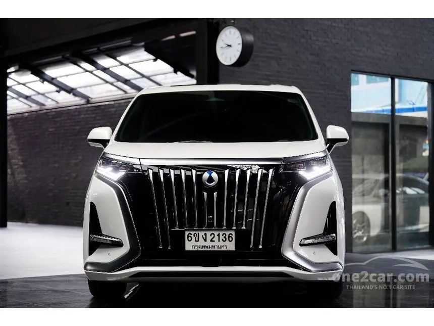 2024 Denza D9 Premium Van