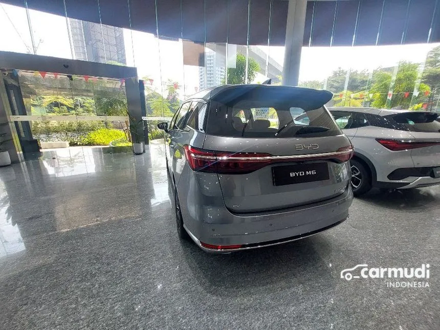 2024 BYD M6 EV Superior Wagon