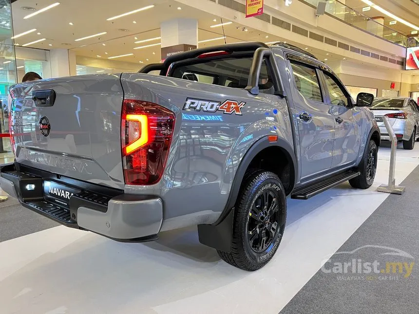 2022 Nissan Navara SE Pickup Truck