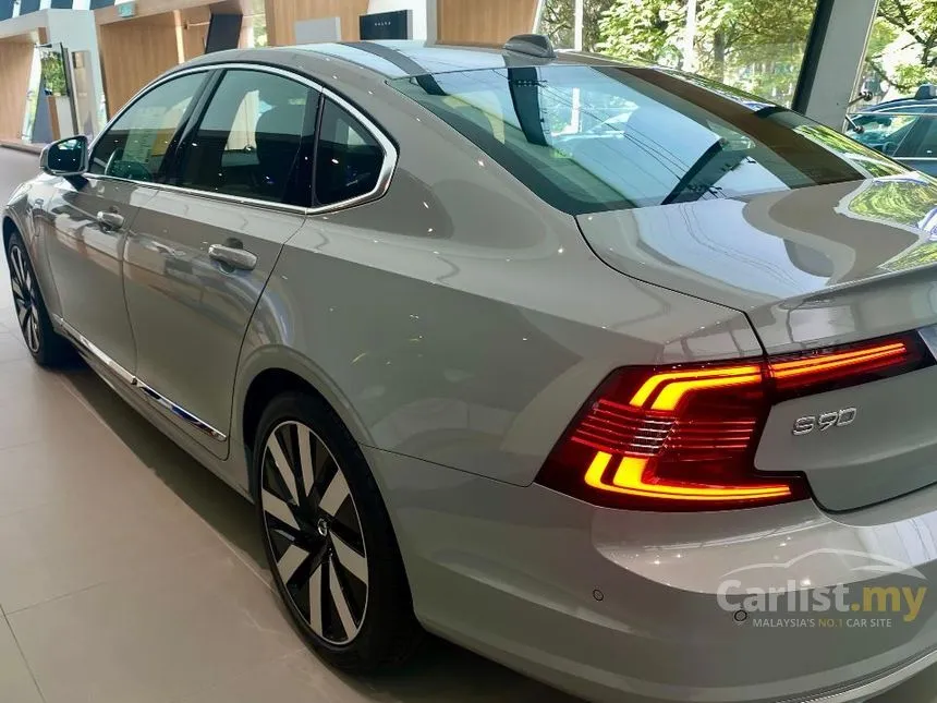 2024 Volvo S90 Recharge T8 PHEV Sedan