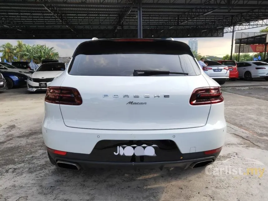 2015 Porsche Macan SUV