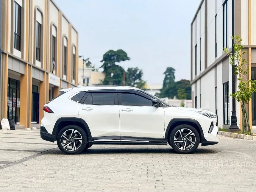 2025 Toyota Yaris Cross S (Premium Colour) SUV