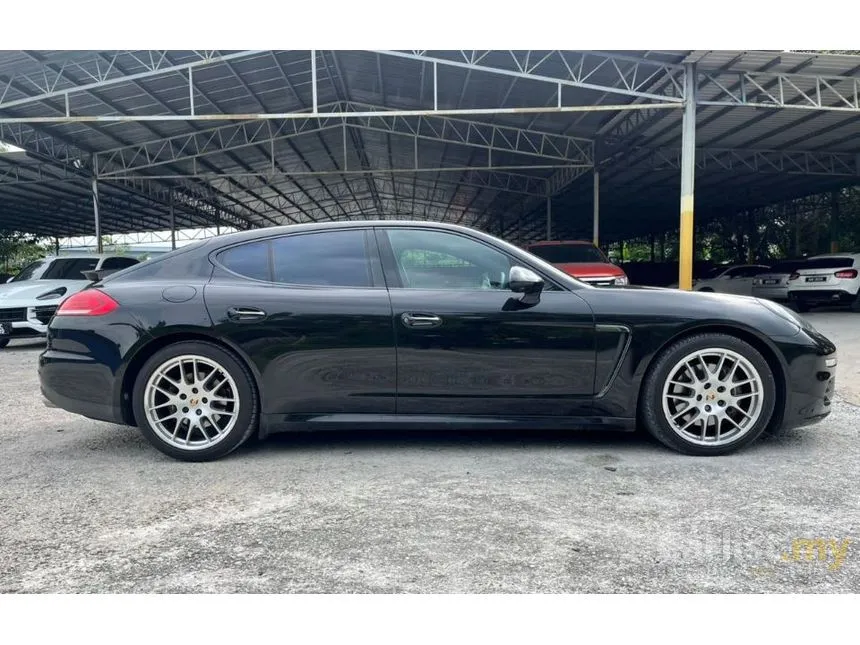 2014 Porsche Panamera 4 Hatchback