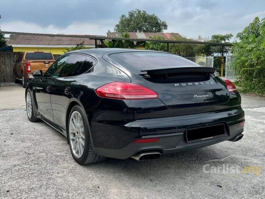 2014 Porsche Panamera 4 Hatchback