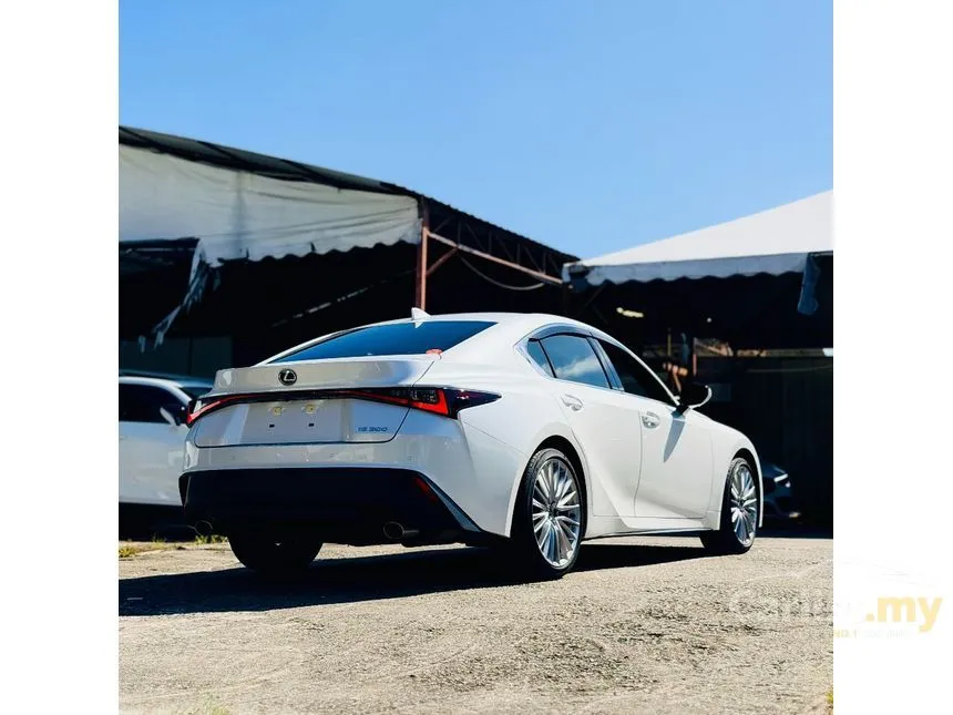 2023 Lexus IS 300 Version L Sedan