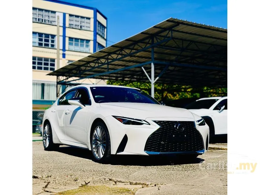 2023 Lexus IS 300 Version L Sedan