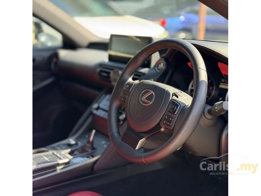 2023 Lexus IS 300 Version L Sedan