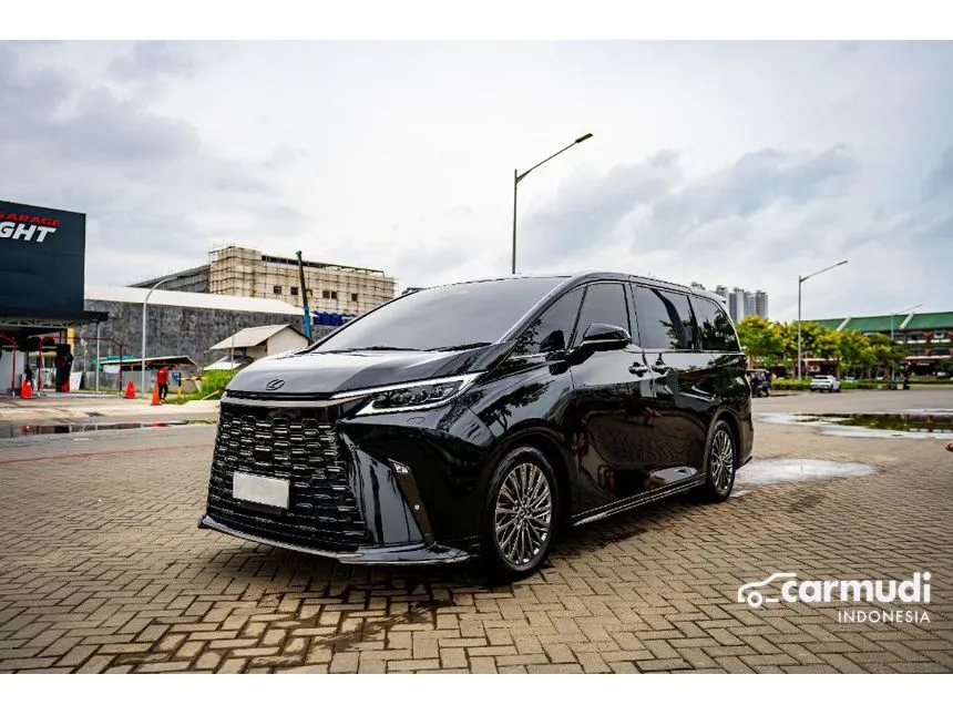2024 Lexus LM 350h 7 Seater MPV