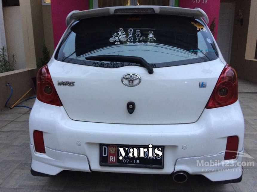 2013 Toyota Yaris E