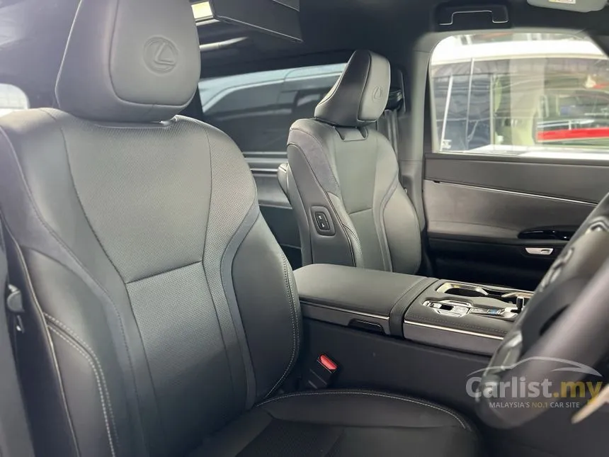 2024 Lexus LM 500h Version L 6 Seater MPV