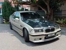 E36 BMW 318i 1.8 Sedan