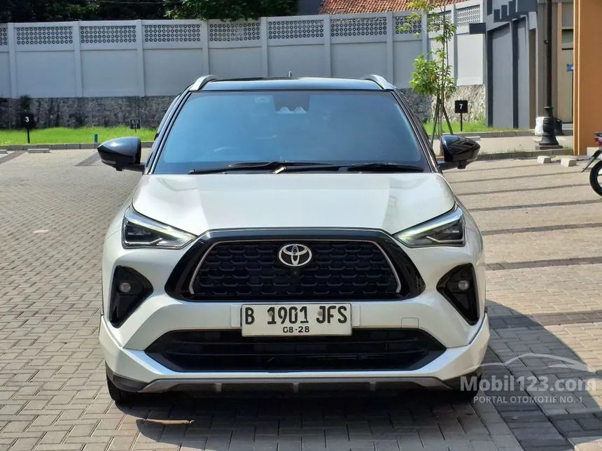 2023 Toyota Yaris Cross S HV (2 Tone) SUV