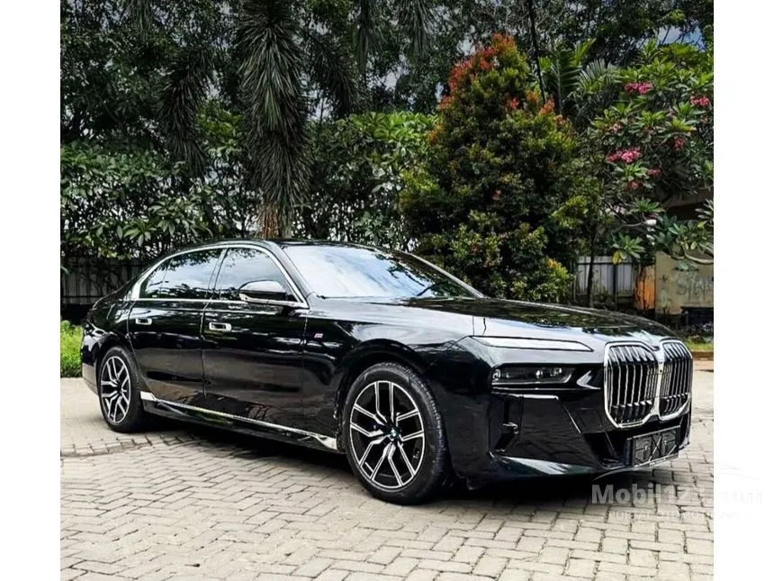2023 BMW 735i M Sport Sedan