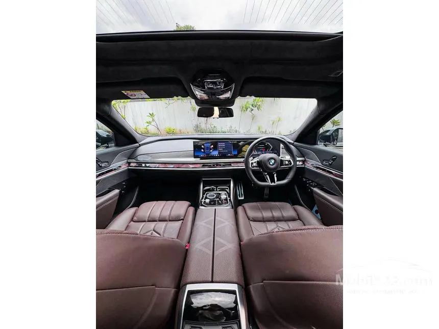 2023 BMW 735i M Sport Sedan